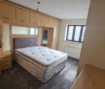 Double Bedroom Available in Professional House-share Room 1 - Photo 1