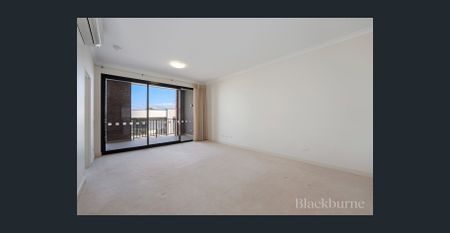 TOP FLOOR APARTMENT - Photo 4