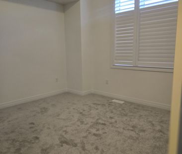 For Lease - 40 Lemon Avenue, Thorold, Ontario - Photo 4