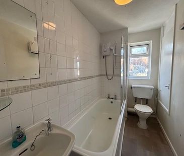 2 bedroom end of terrace house to rent - Photo 5