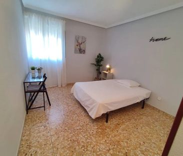 Plaza de Corpus Barga, Madrid, Community of Madrid 28053 - Photo 6