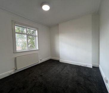 4 bedroom semi-detached house to rent - Photo 5