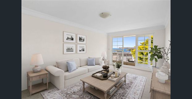 Spacious top floor apartment with harbour views - Photo 1