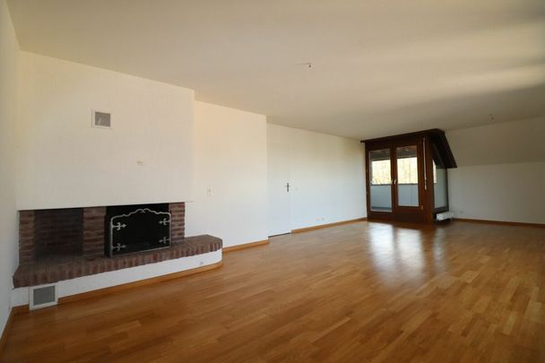 Nähe Kronenplatz und Schloss Binningen - grosszügige 4-Zimmer-Maisonette-Dachwohnung mit Cheminée - Foto 1