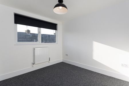 3 Bed Terraced House, Dingle Grove, L8 - Photo 2