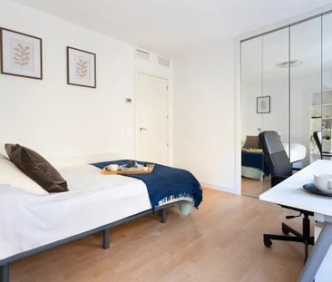 Calle de Raimundo Fernández Villaverde, Madrid, Community of Madrid... - Photo 2