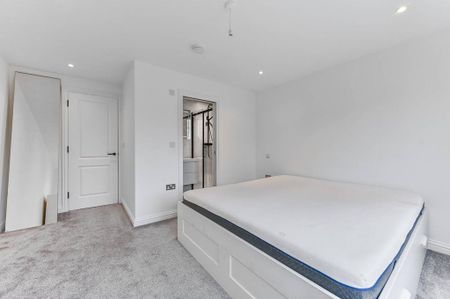 4 bedroom terraced house to rent - Photo 5