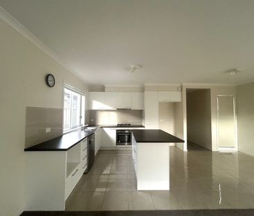 Present like new and just needs you - Photo 4