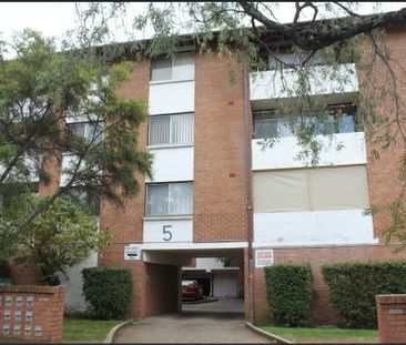 PRIME LOCATION! - Photo 2