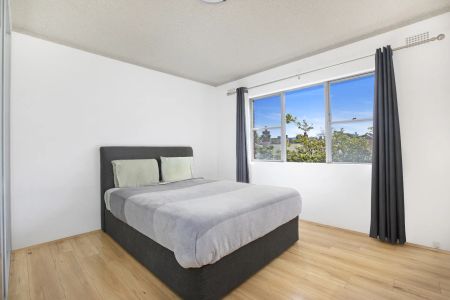 Sunbathed Apartment In Paramount Position - Photo 4