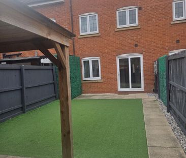 4 bedroom terraced house to rent - Photo 6
