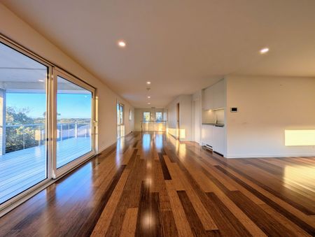 Premium Four-Bedroom Rental with Bay Glimpses! - Photo 2