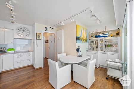 Instapklare gemeubelde penthouse met één slaapkamer en met een prachtig zicht over de zee. Met garagebox op het Casinoplein inbegrepen. - Photo 4