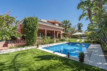 Alquiler de casa o chalet independiente en Lomas de Marbella Club - Photo 2