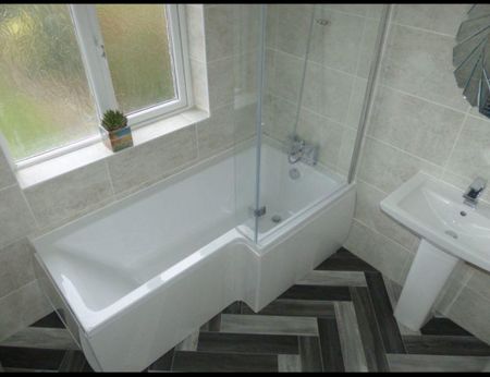 3 Bed Semi-Detached House, Hawthorn Road, B44 - Photo 2