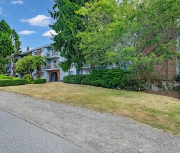 LA PLAYA VISTA | 1360 Fir Street, White Rock - Photo 1