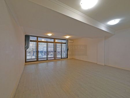 Oversize freshly painted 1 Bedroom Apartment - Axis Apartment - Photo 2