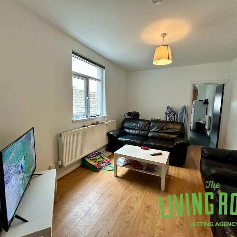 6 bedroom house to rent - Photo 1