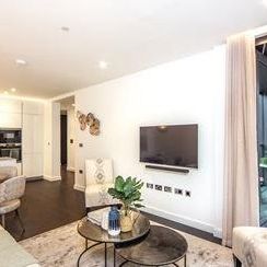 6-8 Charles Clowes Walk, Nine Elms, London - Photo 1