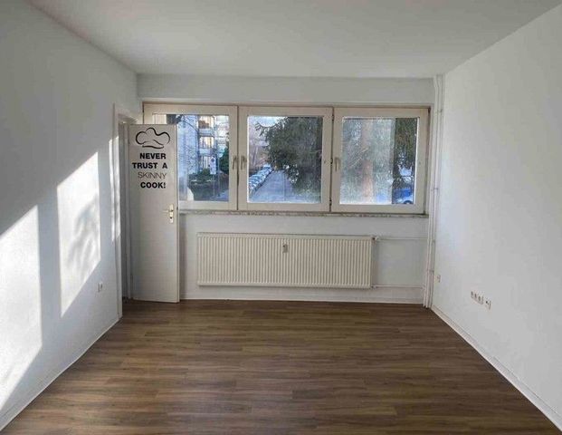 Charmante 2-Zimmer-Wohnung mit Tageslichtbad in Wiesbaden - Foto 1