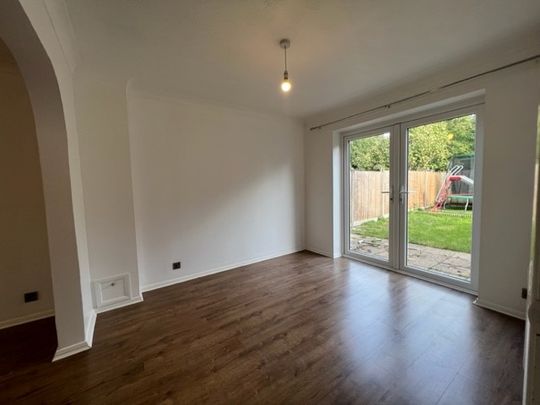 Sandy Lane, Farnborough, GU14 - Photo 1