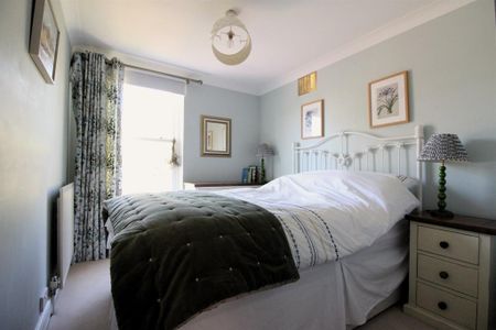 2 bedroom semi-detached house to rent - Photo 5