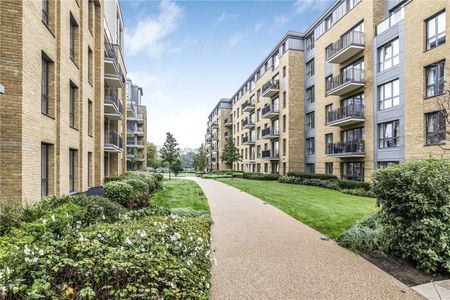 Spacious two bedroom contemporary apartment by the river Thames - Photo 2