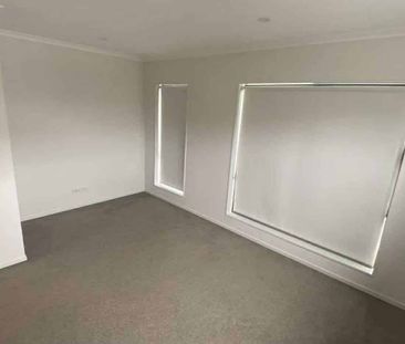 Modern 4BR Family Home in Takanini - Photo 4