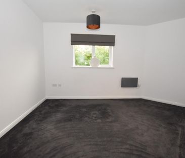 2 bedroom Flat To Let - Photo 3