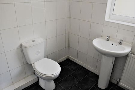 2 bedroom flat to rent - Photo 5