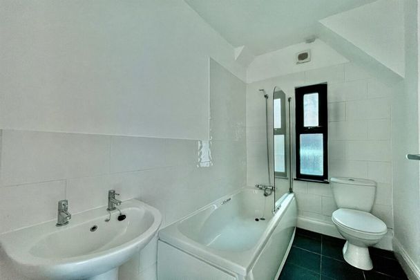 2 bed Flat Winton Hall, Westcliff Avenue, Westcliff-on-Sea, SS0 - Photo 1