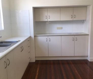 Charming Home in Prime Tarragindi Location - Photo 4