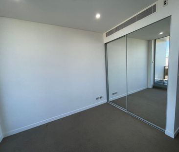 Impressive Two-Bedroom + study Apartment with Parking in Fantastic ... - Photo 4