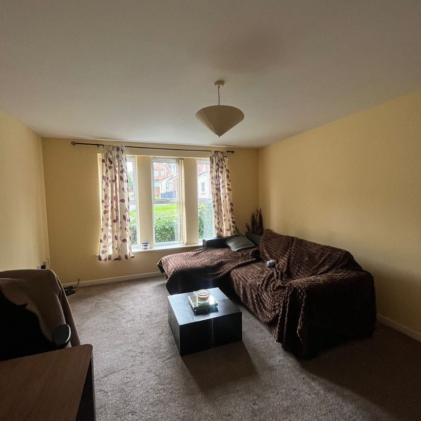Lawndale Close, Radcliffe - Photo 1