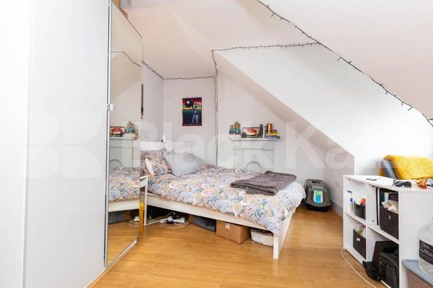 Large 6 bedroom house with 2 bathrooms and close to Archway Station - Photo 1