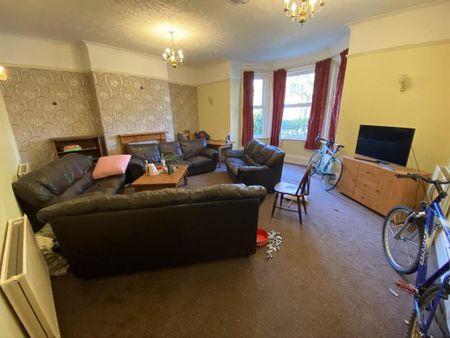 10 bedroom end of terrace house to rent - Photo 2