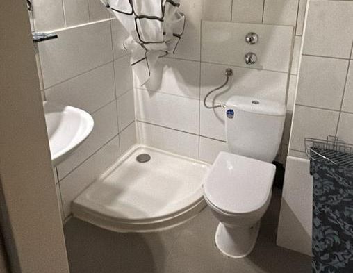 WOHNUNG ZU VERMIETET AB SOFORT! PERFEKT FÜR HANDWERKER - Photo 1