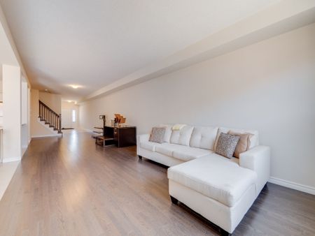 For Lease - 11 Burcombe Cross Unit# Upper Bdrm, Guelph, Ontario - Photo 2