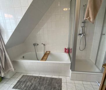 Dachgeschosswohnung auf Wunsch mit Einbauküche in Gößnitz! - Photo 4