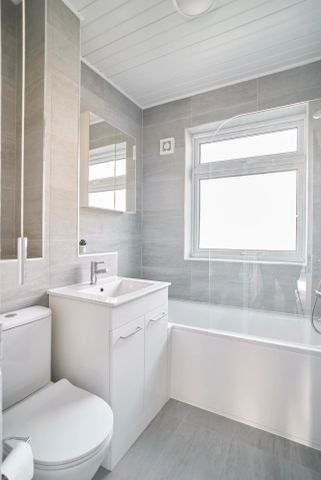 51 Whitton Walk Room 2 - Photo 5