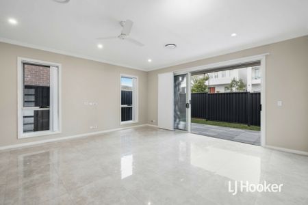 Beautiful Spacious 4 Bedroom Home - Available Now! - Photo 3