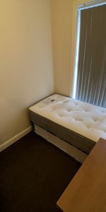 Room 4, 12, St Marks Road, Preston - Photo 3