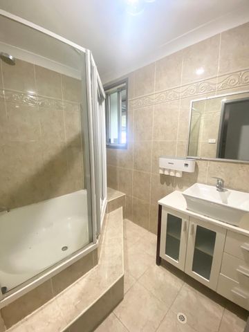 Spacious 4-Bedroom Family Home in Bonnyrigg Heights - Photo 2
