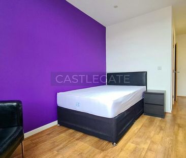 1 bedroom in a flat share to rent - Photo 4