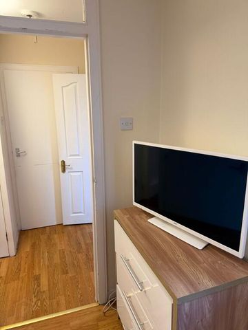 Flat, Stracam Corner, Belfast, BT6 0EN - Photo 5