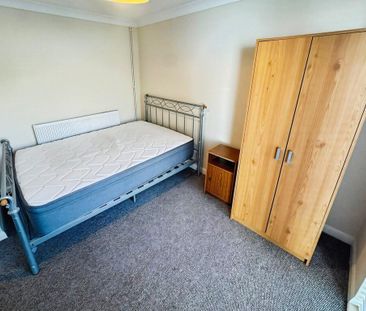 4 bedroom semi-detached house to rent - Photo 6