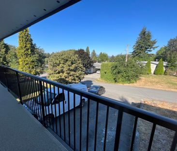 5 Bedroom House Near Terry Fox Elementary! - Photo 4