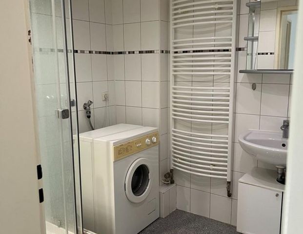 Souterrain-Wohnung 1,5 Zimmer, ruhige Lage - Foto 1