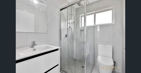 Modern 2 bedroom granny flat with NBN and WATER USAGE included !! - Photo 3