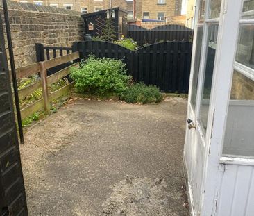 2 bedroom end of terrace house to rent - Photo 4